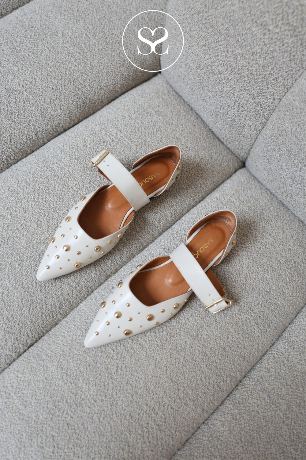 Womens comfortable pointed toe mary-jane pumps in off white
