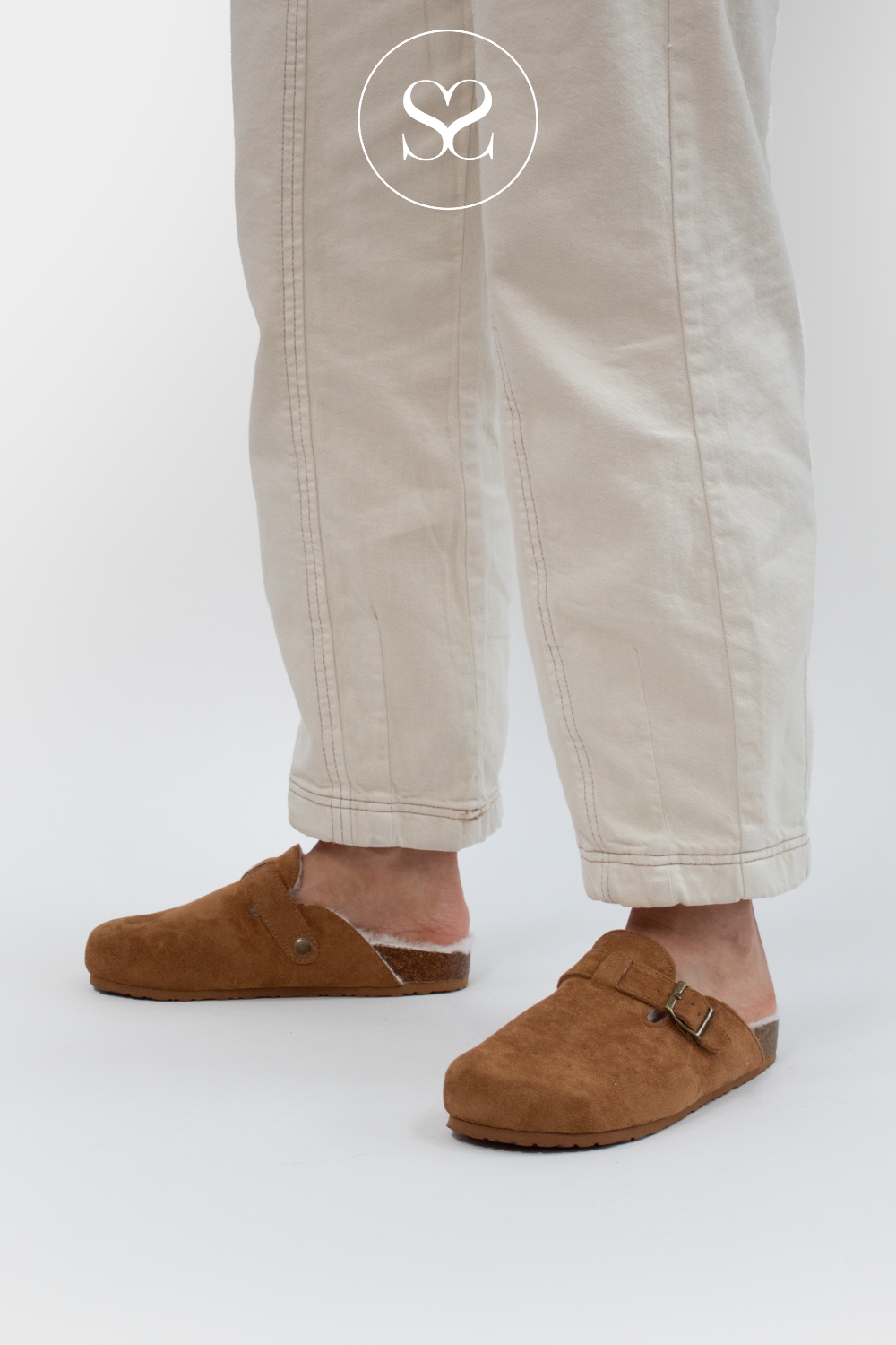 XTI 143240 CAMEL FAUX SUEDE CLOG SLIPPERS