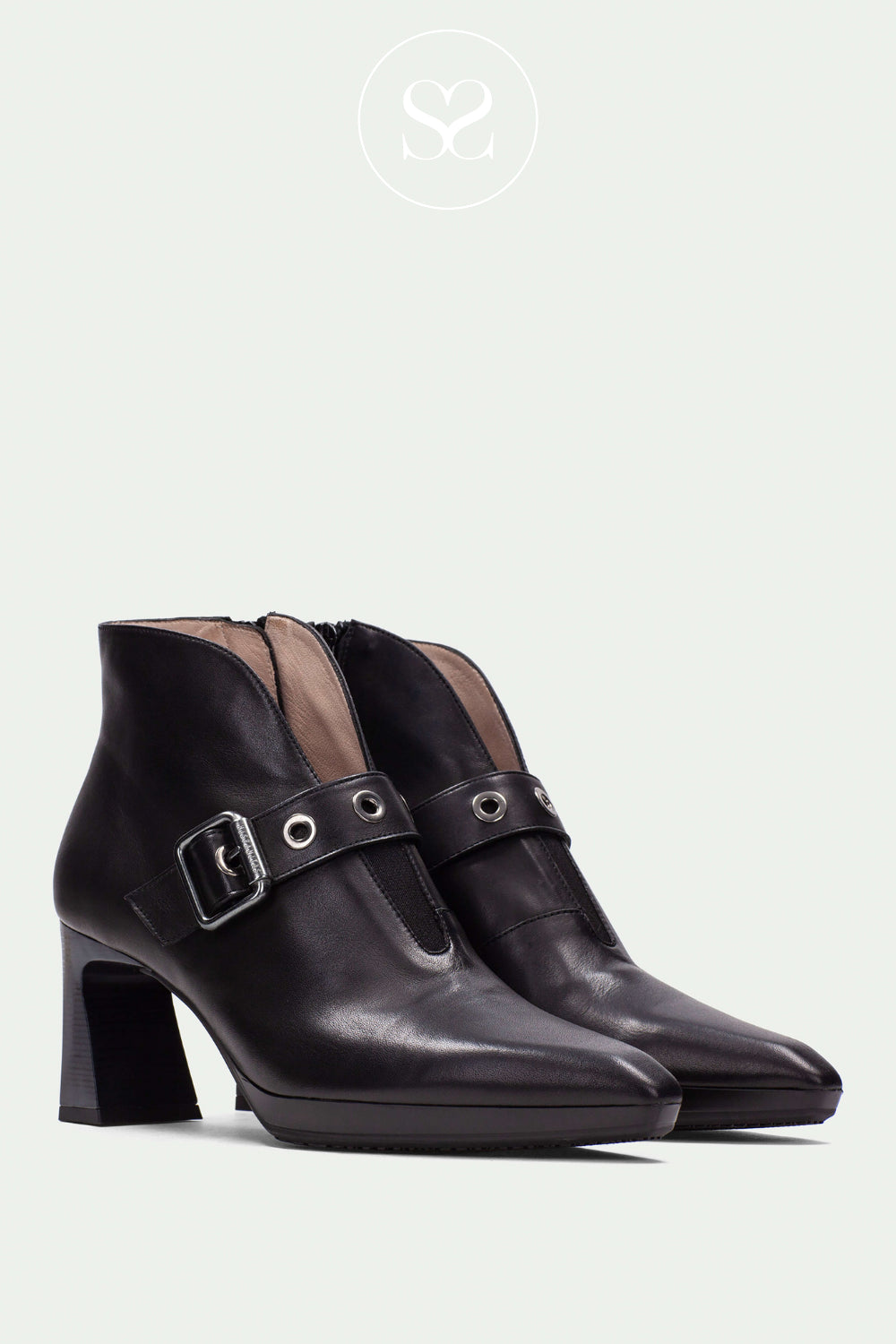 HISPANITAS BLACK POINTED TOE BOOTS WITH V CUT AND FRONT BUCKLE DETAIL HI254244