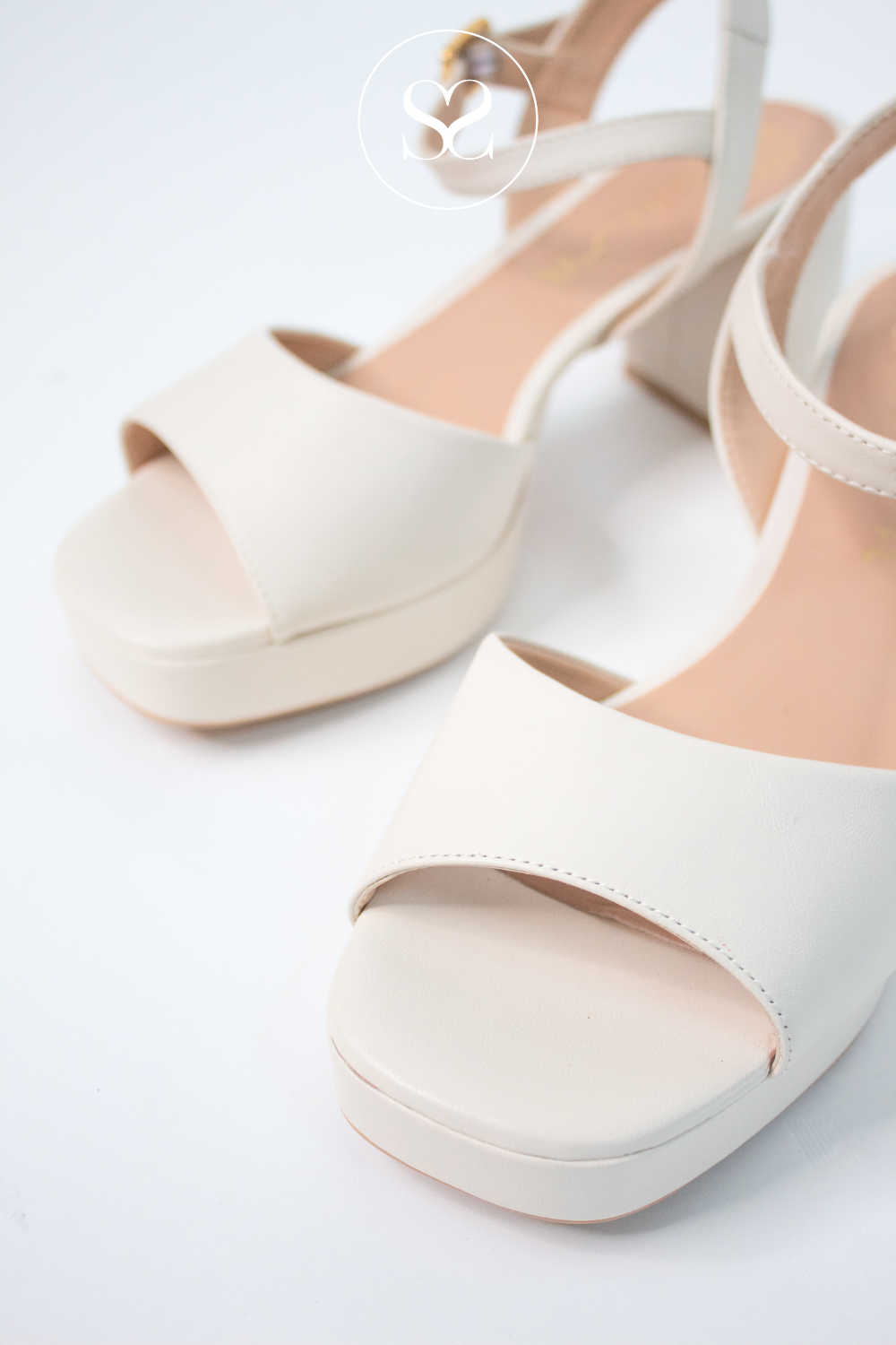Cream leather summer platform sandals with adjustable ankle strap and wide strap across foot. Block heel, mid heel. Platform sole