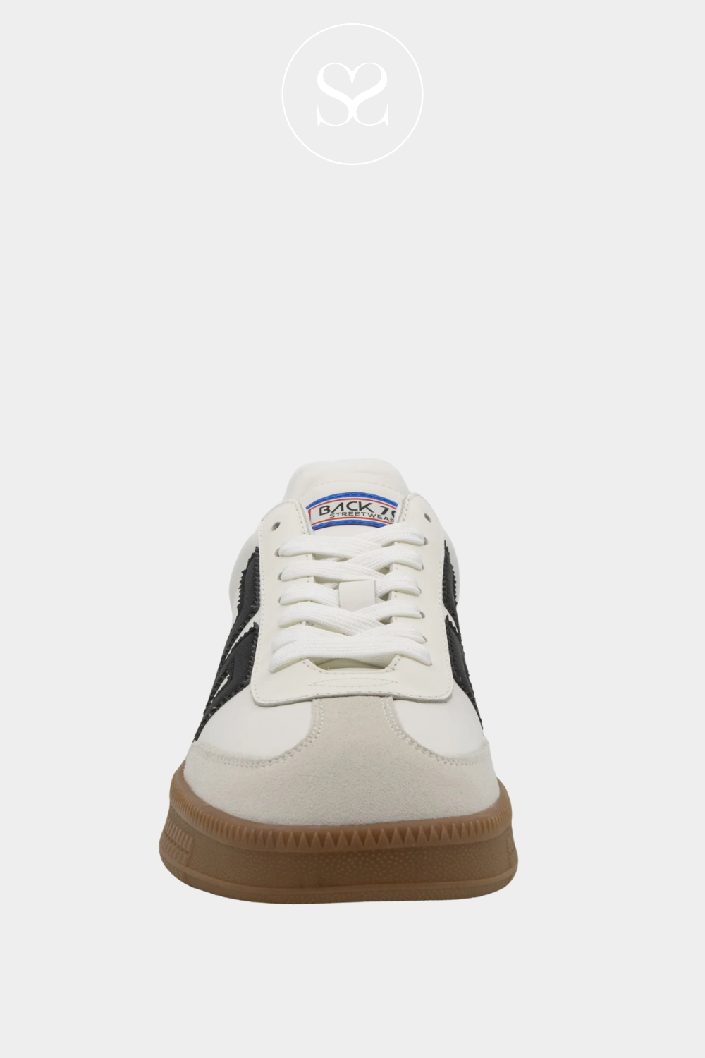 Back 70 Double trainers. White leather trainers with black "70" logo on the side and black heel cap. Grey suede toe cap. Round toe sneakers with flatform gum sole. Laces. Retro style trainers.