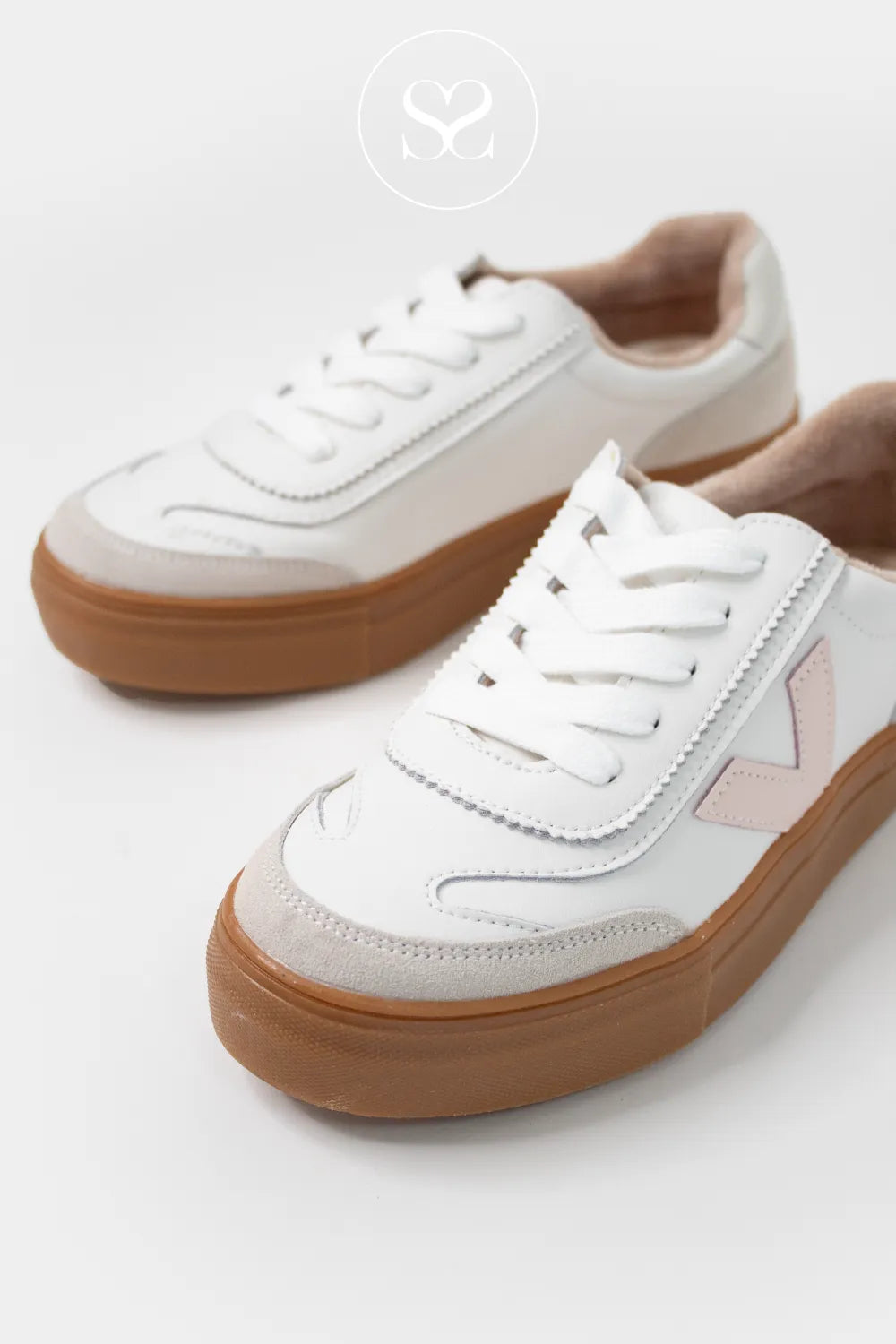 Drilleys White/Pink Platform Trainers - Eighty trainers with a fleece lining and removable insole