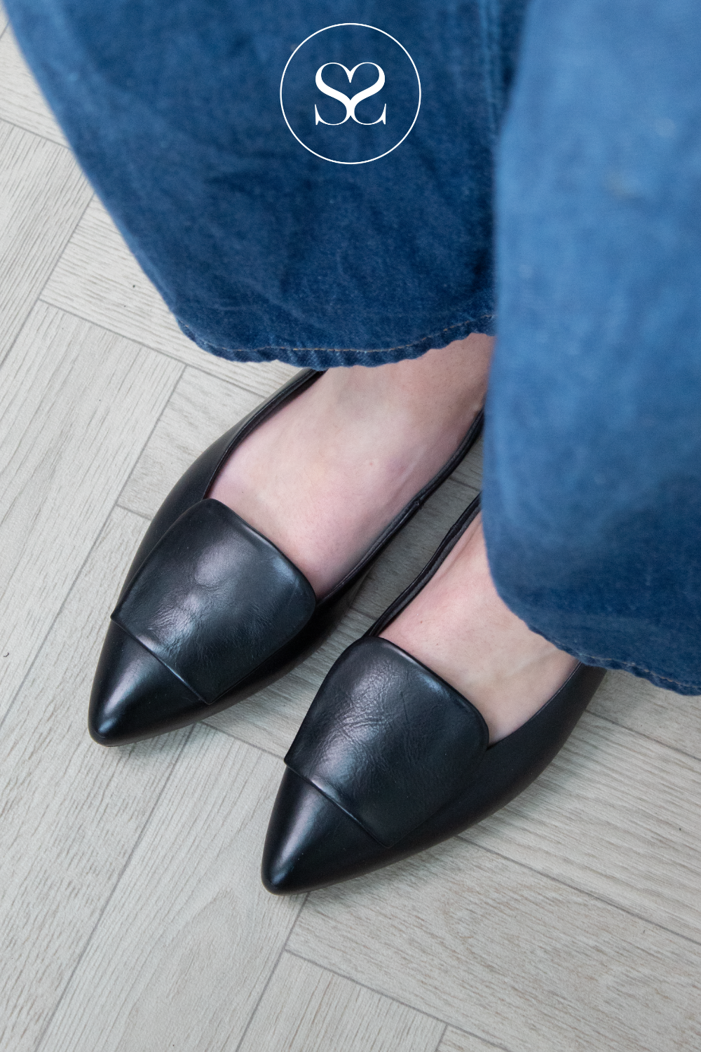 Paul Green black leather pointed toe pumps