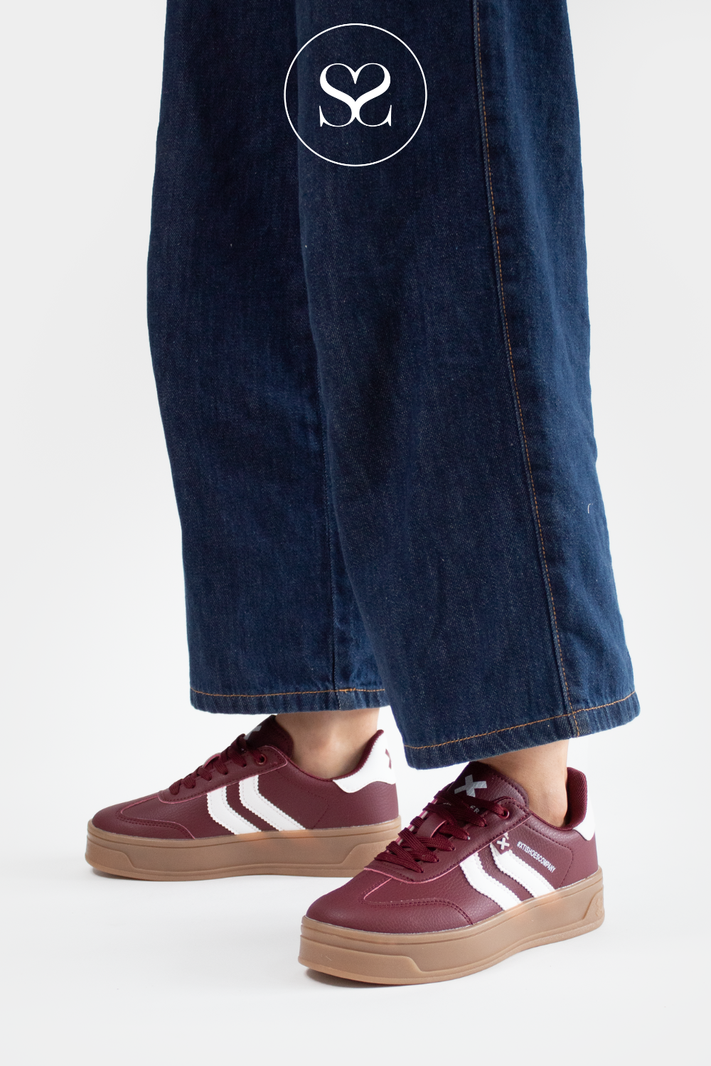 XTI BURGUNDY & WHITE PLATFORM TRAINERS - 144585