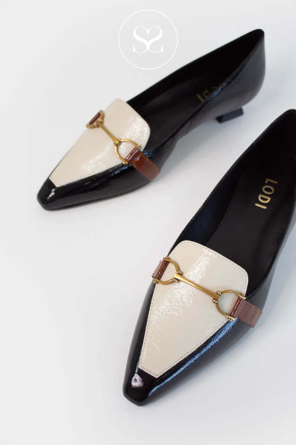 LODI BLACK/IVORY PATENT POINTED TOE LOW FLARED HEEL SHOES BED5530
