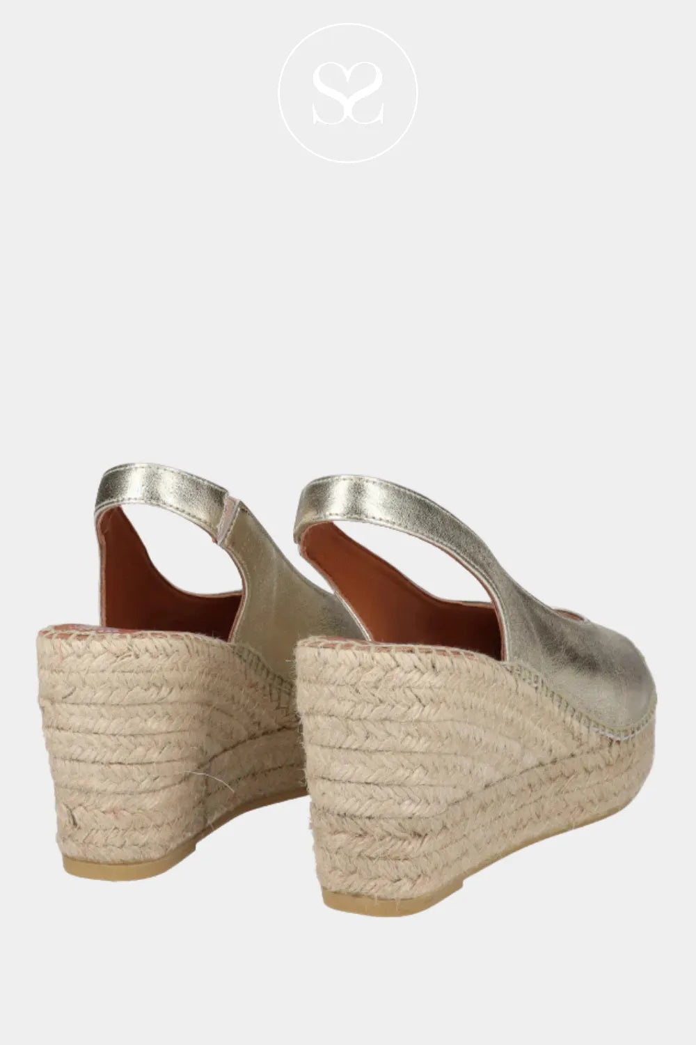 Espadrille sandals with elasticated slingback. Wedge dressy sandals in gold.