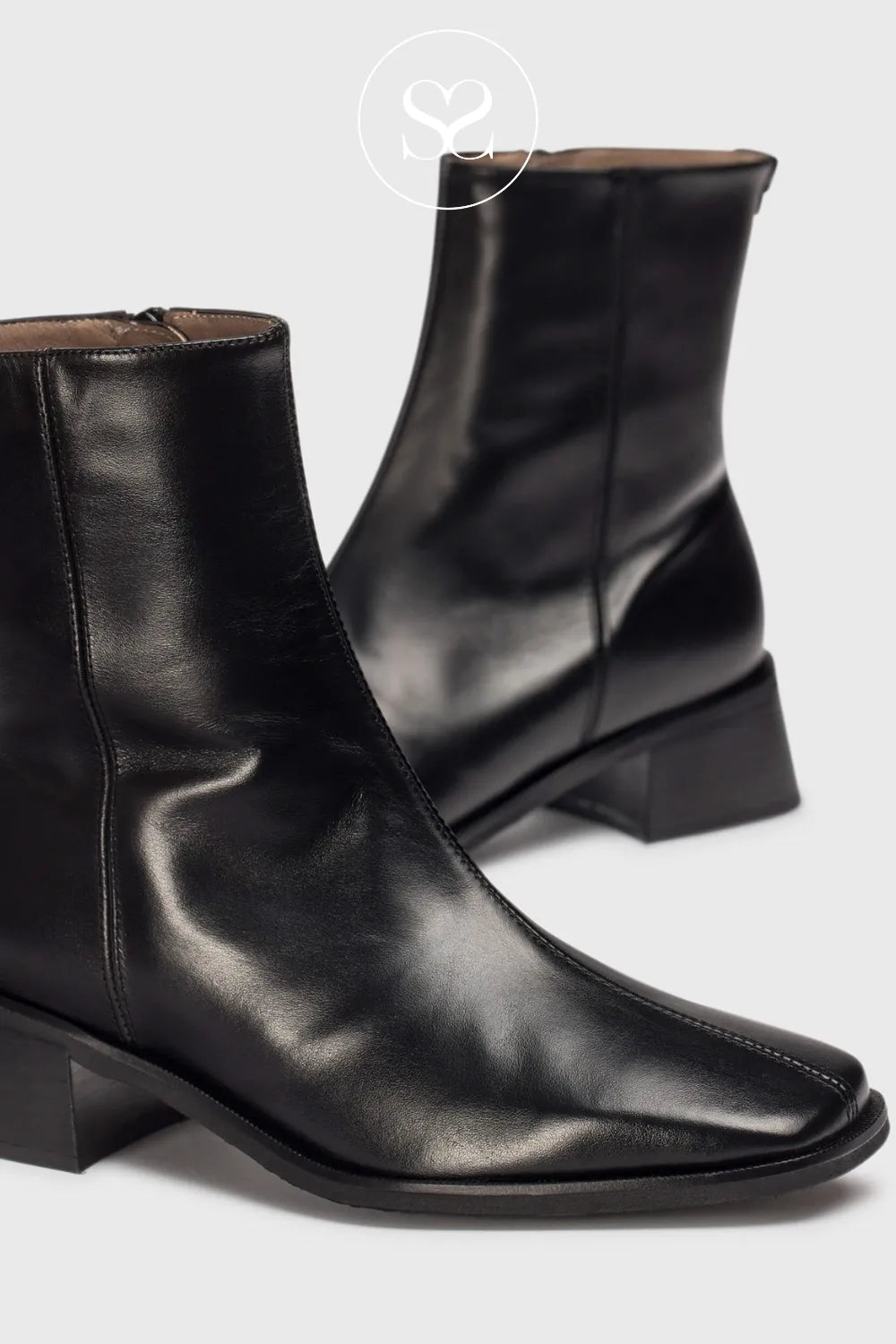 WONDERS BLACK BLOCK HEEL ANKLE BOOTS D-1601 WITH BLOCK HEEL AND SQUARE TOE
