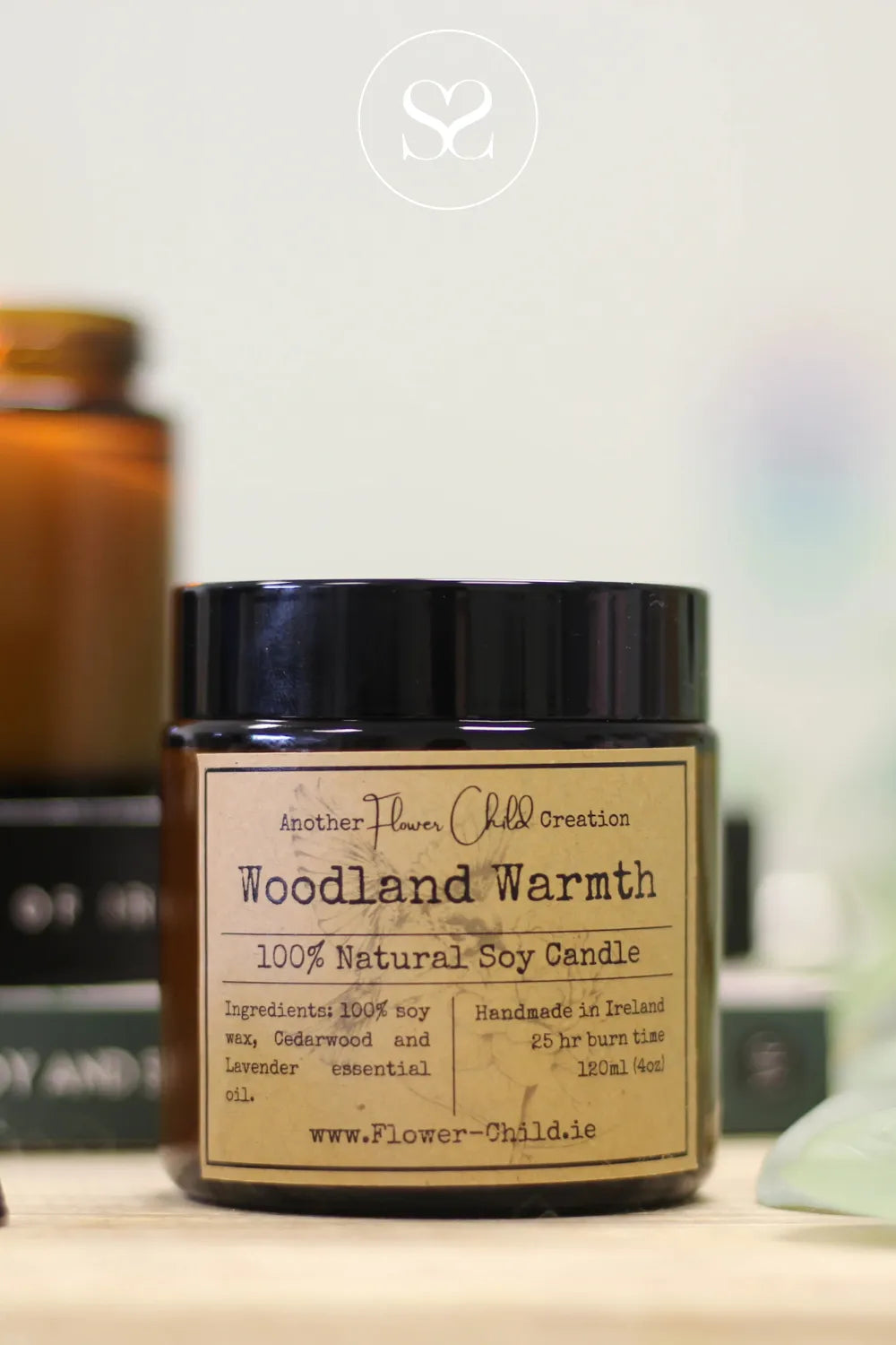 FLOWER CHILD CANDLE - WOODLAND WARMTH Encourages a sense of calm, focus, and wellbeing throughout the day.