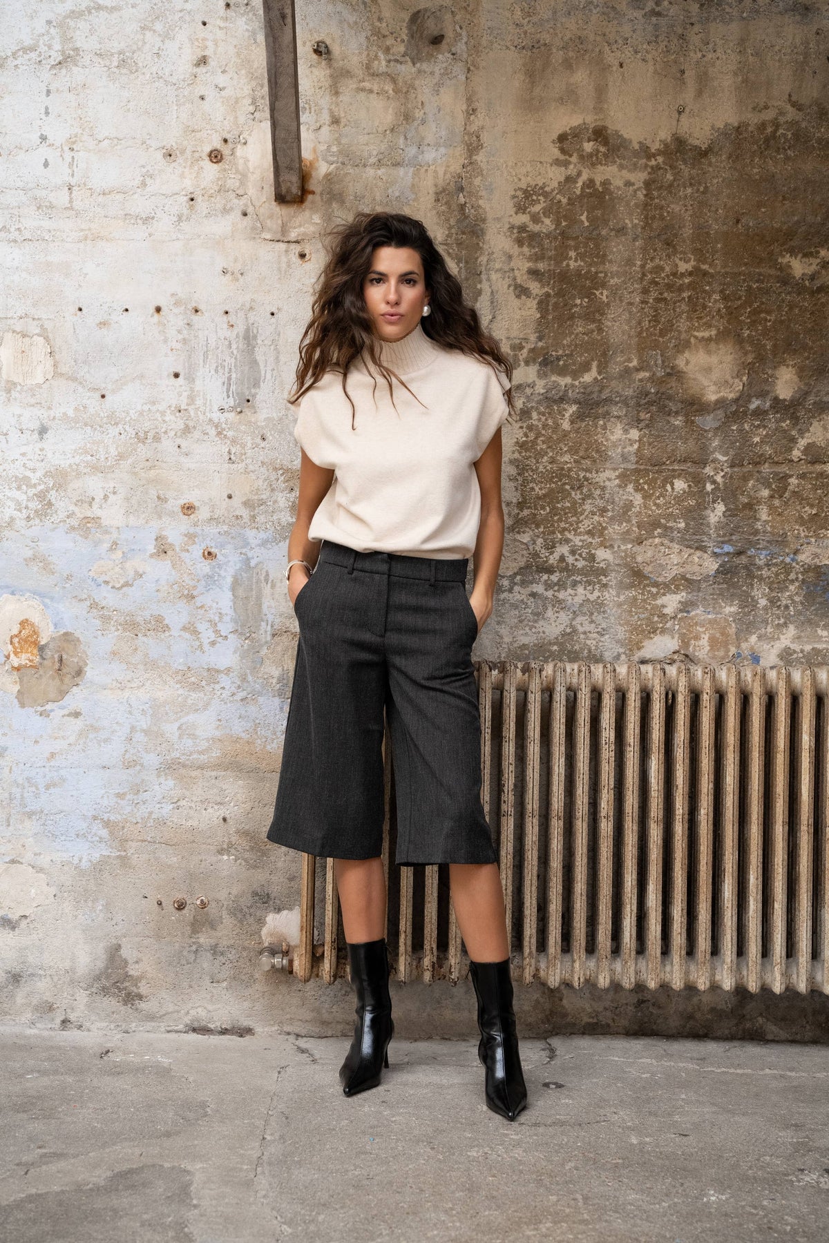 Grey Tweed Straight Bermuda Shorts — PC134