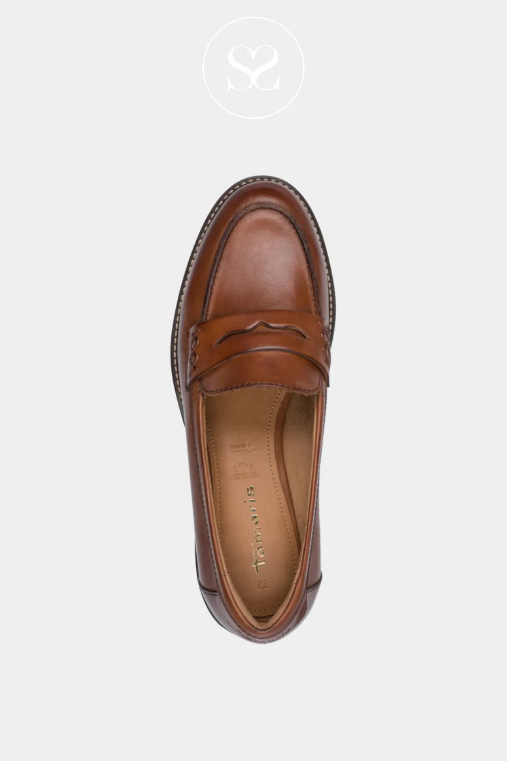 Everydaywear flat loafers. Round toe slip on style