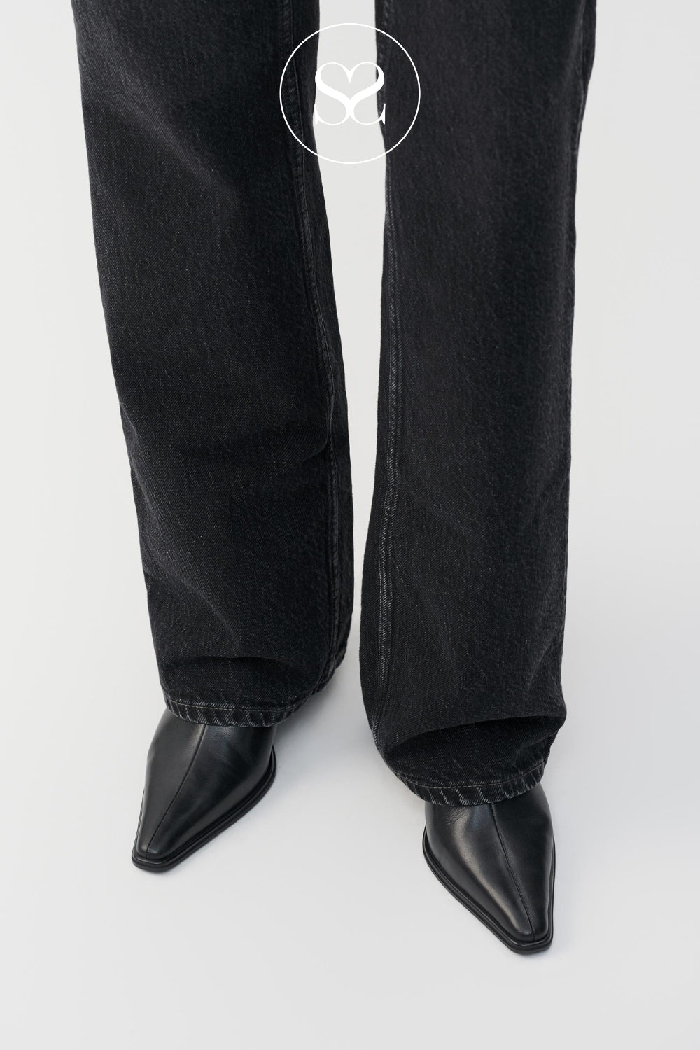Sleek black Vagabond Giselle ankle boots featuring a pointed toe, zip closure, and subtle heel.