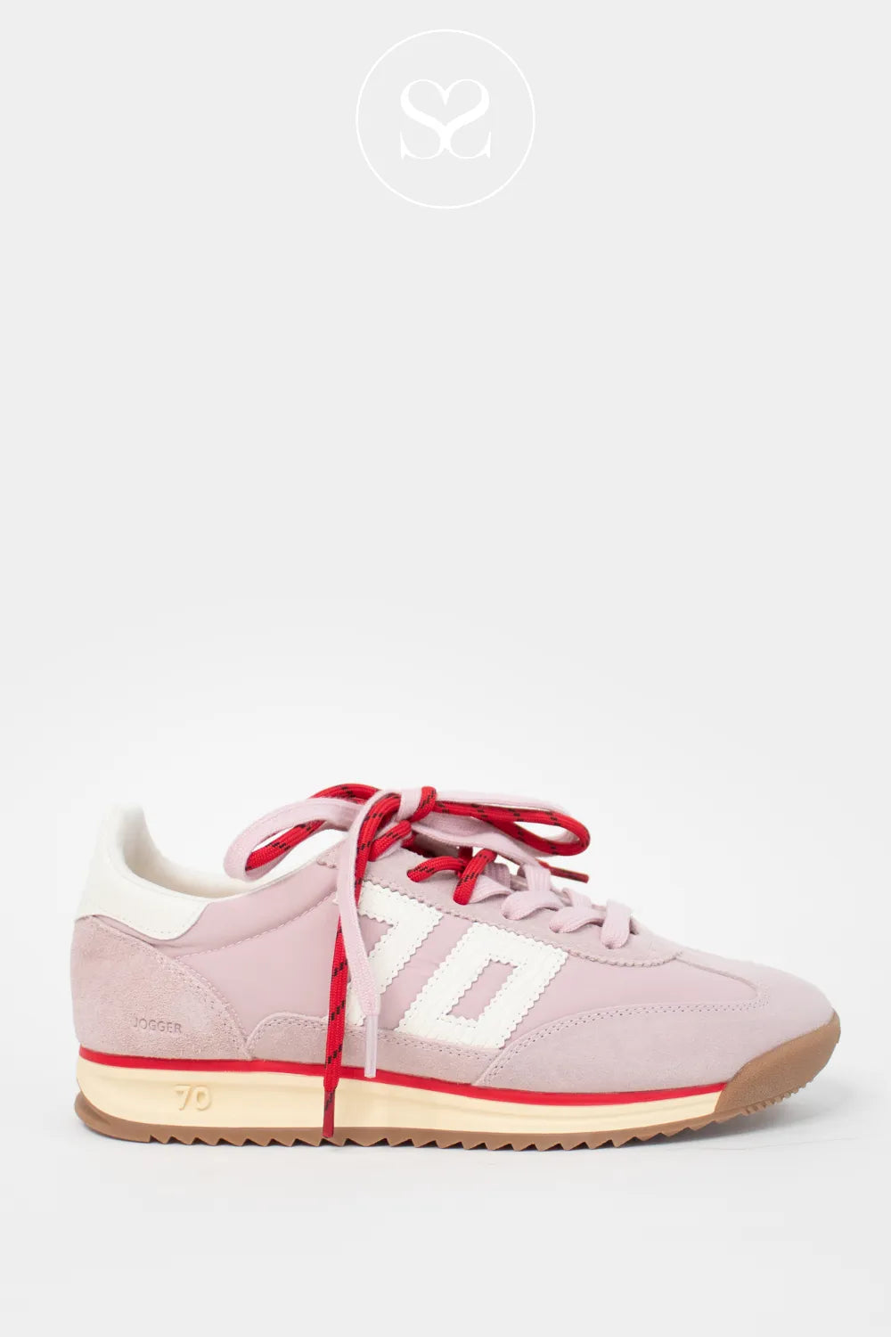 Back70 pale pink sneakers with double laces, white logo and a slightly elevated sole. Comfortable fashion trainers.
