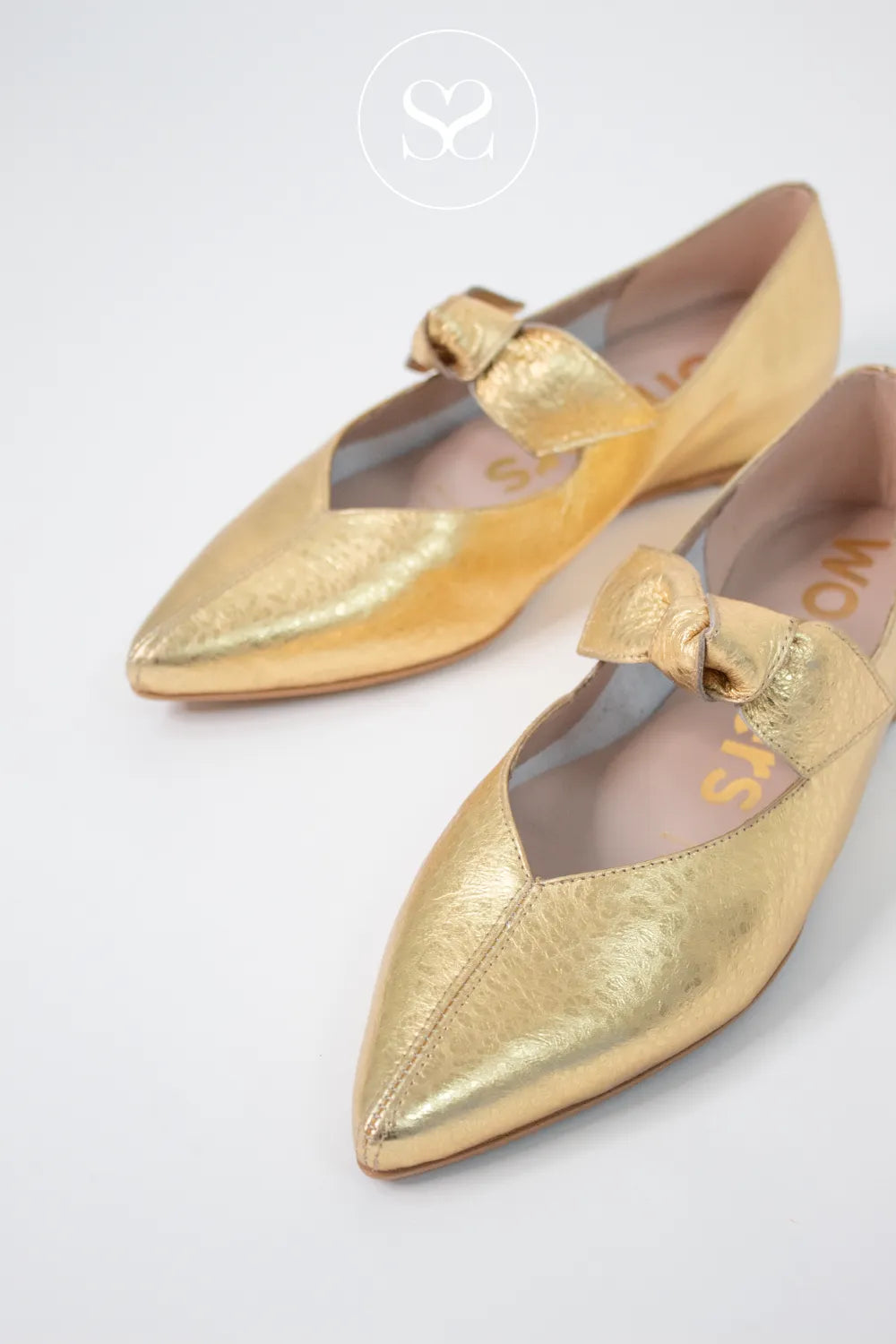 Wonders Gold Low Wedge Pumps - A-3840 Lightweight leather design offering all-day comfort.