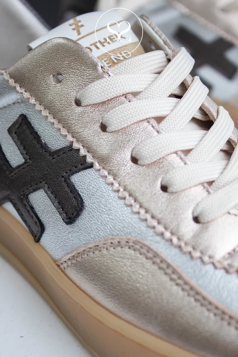 Another Trend Metallic Trainers - A032-61E5 lace up style for closure