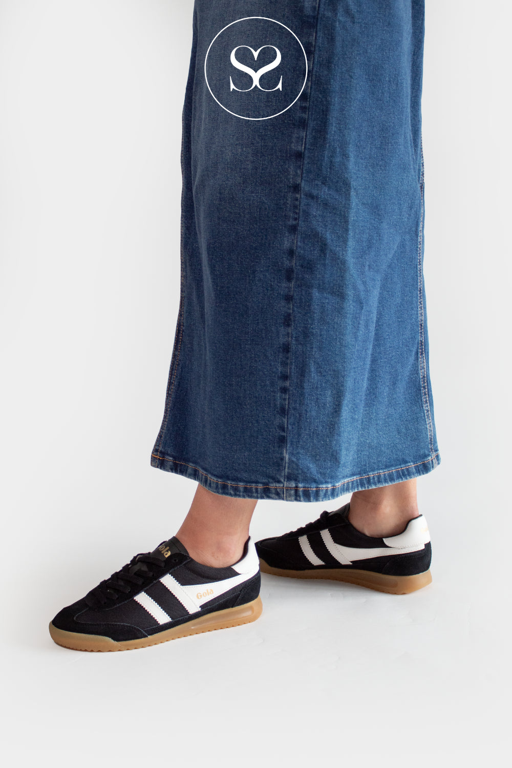 GOLA BLACK/WHITE RETRO GUM SOLE TRAINERS TORNADO