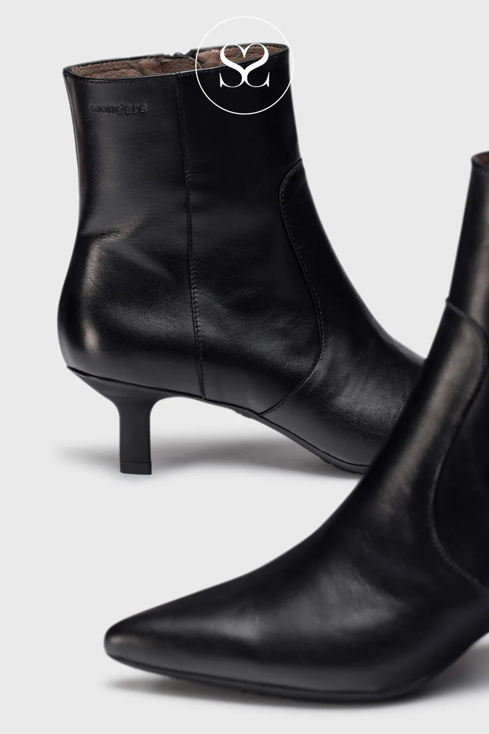 WONDERS BLACK POINTED TOE KITTEN HEEL ANKLE BOOTS G-7111 WITH INSIDE ZIP AND STILLETO KITTEN HEEL FOR AN ELEGANT LOOK