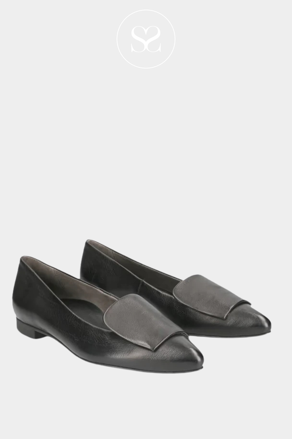 Black leather pumps shoes from pal green with arch support and pointed toe