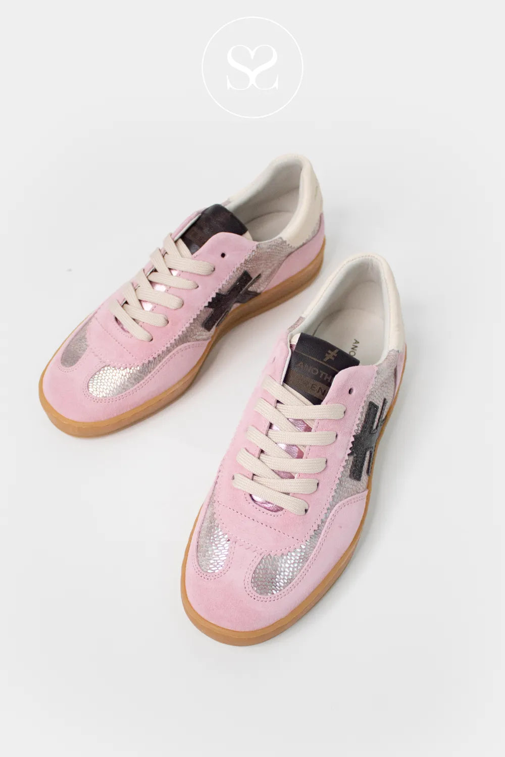 Another Trend Pink Trainers - A032-C166 for women with Textured pink crocodile-effect panels add a striking, on-trend twist