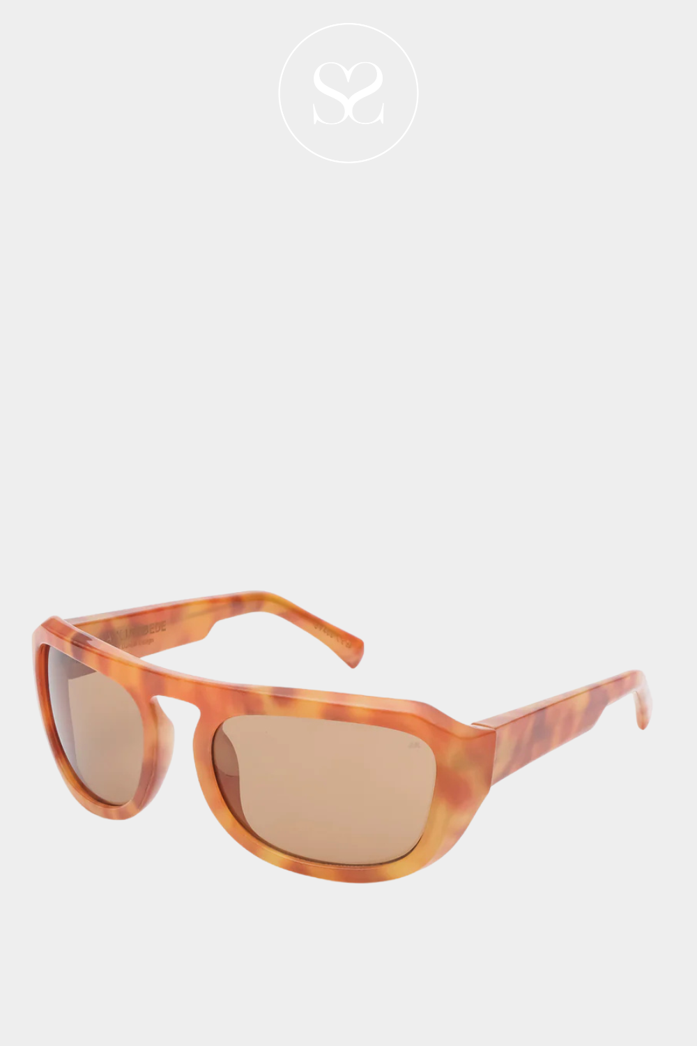 AKJAERBEDE MAX BURNT AMBER SUNGLASSES WITH A WIDE ROBUST FRAME