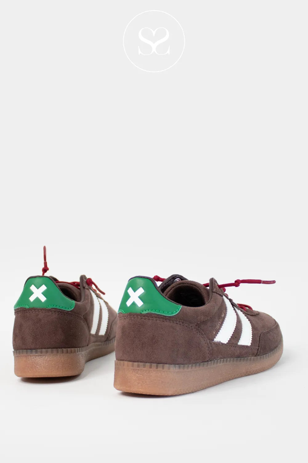 XTI BROWN, WHITE AND GREEN PULL ON TRAINERS 144170 FOR WOMEN WITH LOW PROFILE GUM SOLE AND GREEN HEEL CAP