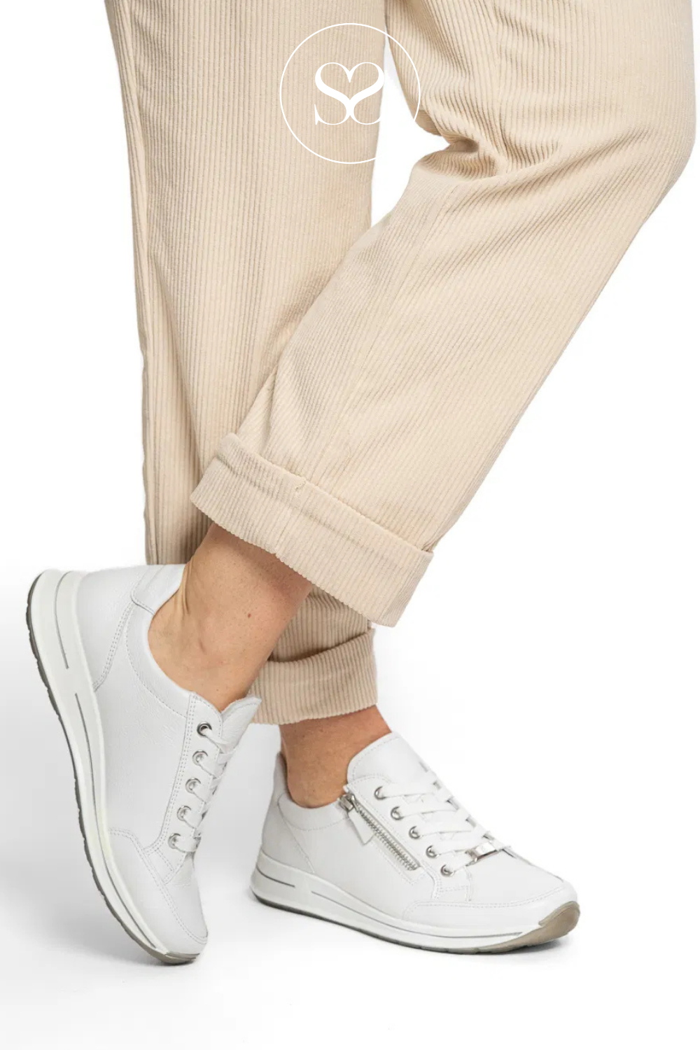 Ara 12-54801 white sneakers. Comfortable walking shoe with arch support insole and soft leather