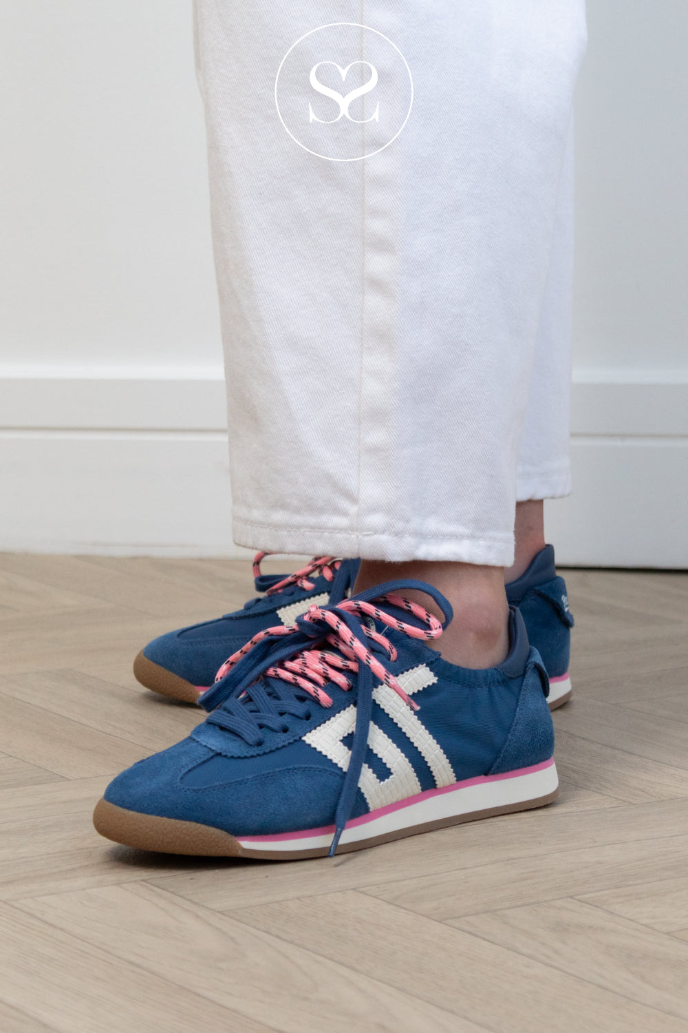 BACK70 Navy Slim Retro Trainers - Rocket