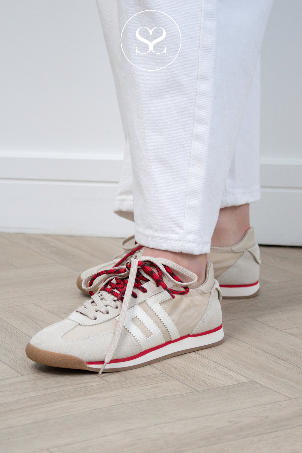 BACK70 Beige Retro Trainers - Rocket