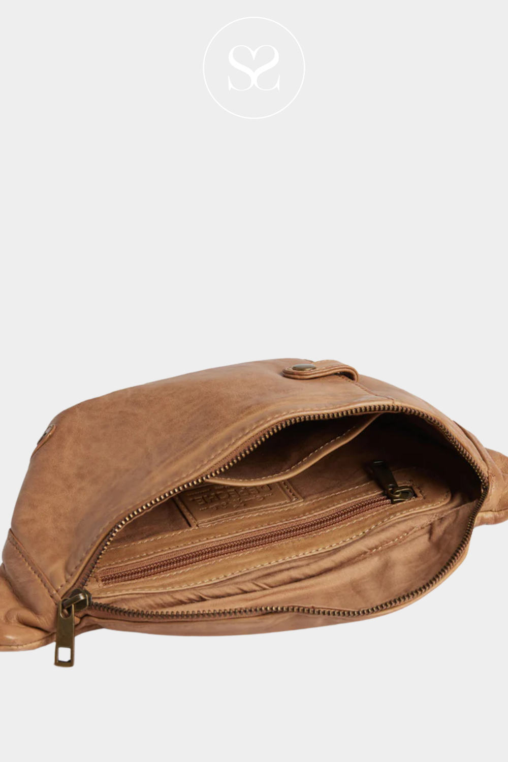 DEPECHE LEATHER BAG WITH LARGE PRIMARY COMPARTMENT AND SMALL ZIPPER POCKET