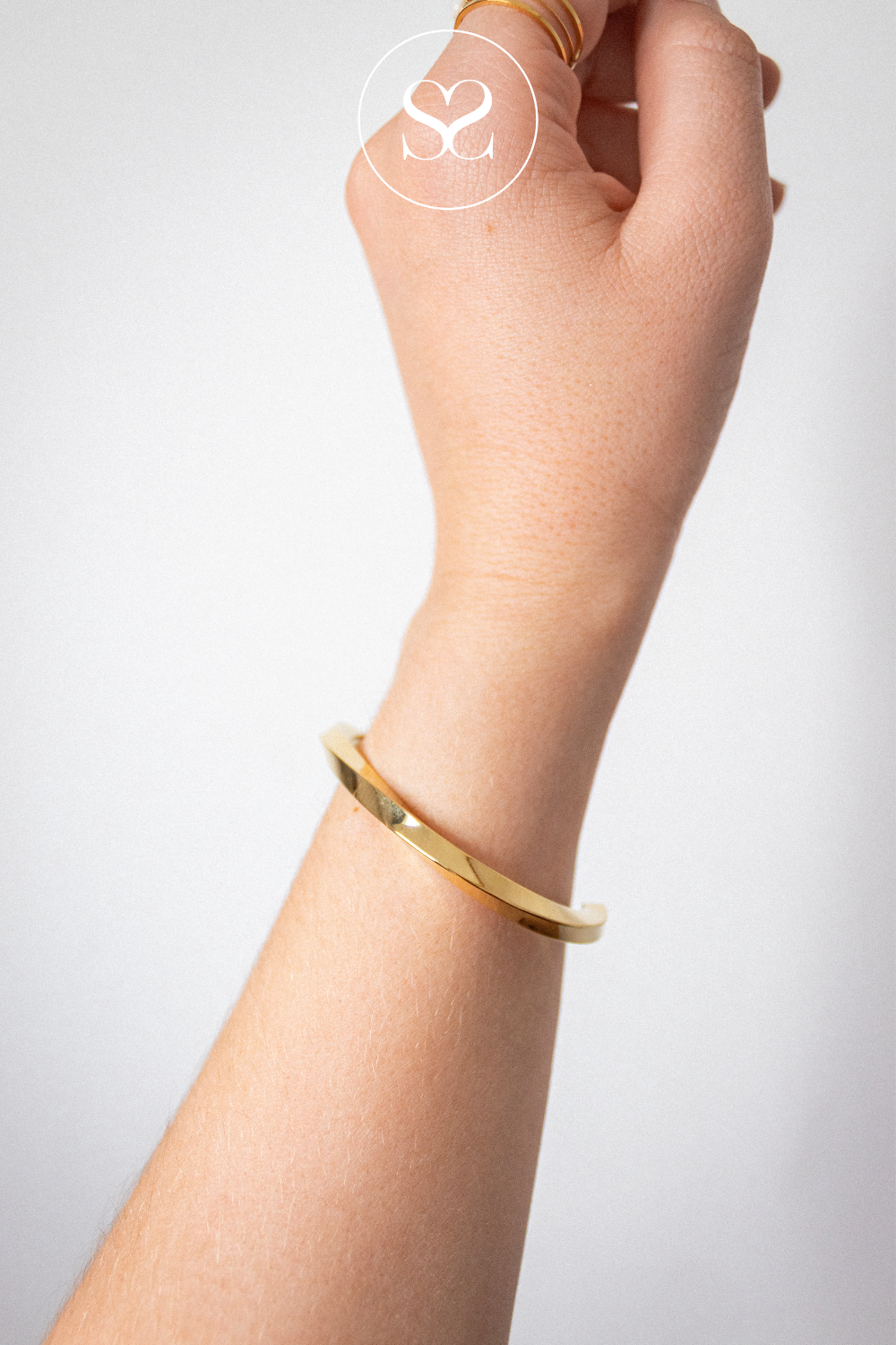 EMMY 05 MODERN GOLD CHUNKY BANGLE