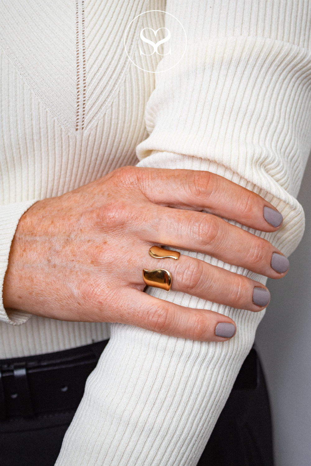 EMMY 17 GOLD CHUNKY ASYMMETRICAL RING