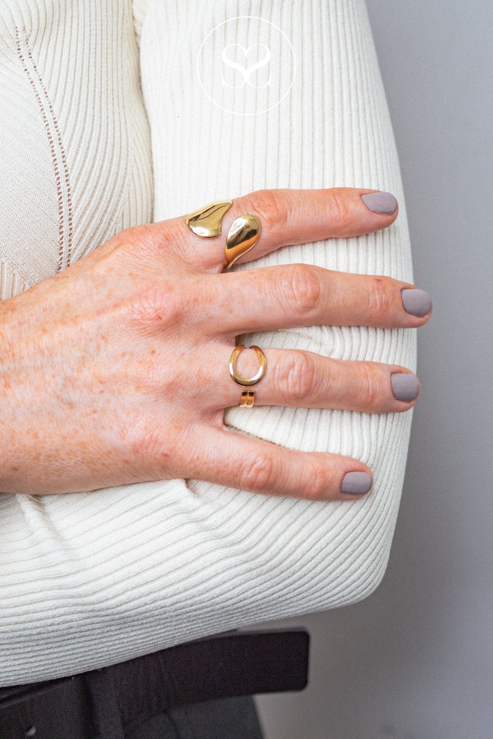 EMMY 05 GOLD CROSSOVER ADJUSTABLE RING