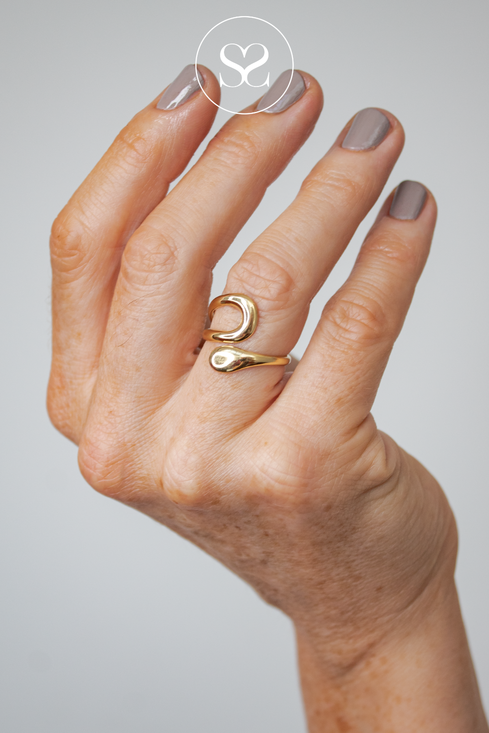 EMMY 15 GOLD SWIRL ADJUSTABLE RING