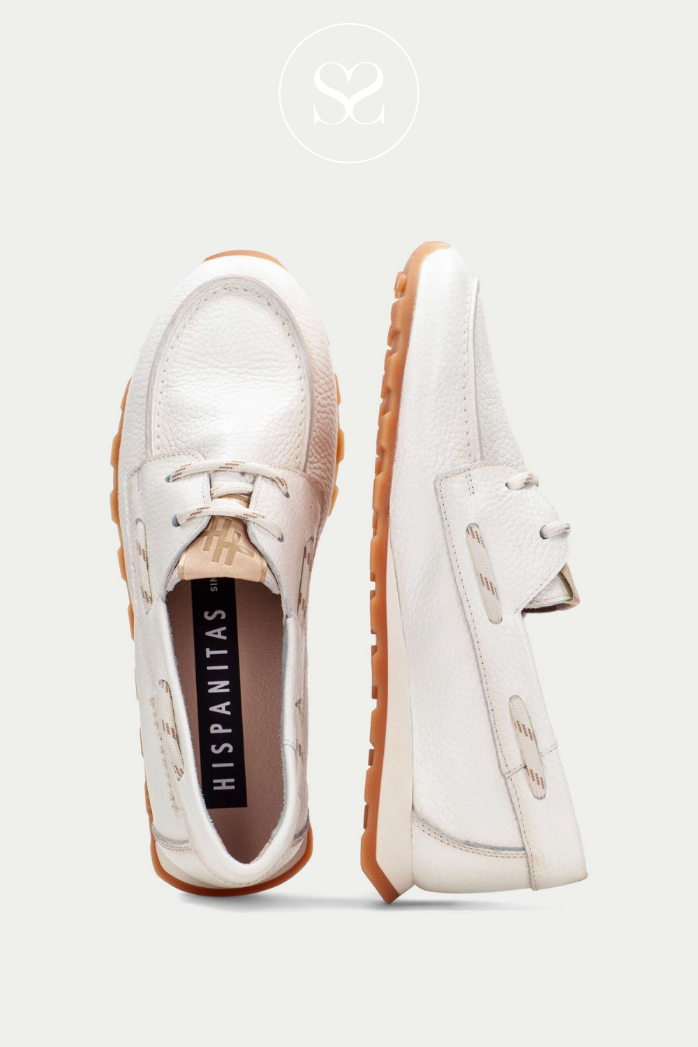 Hispanitas leather white shoe. Round toe and low lace. Simple style with rubber sole