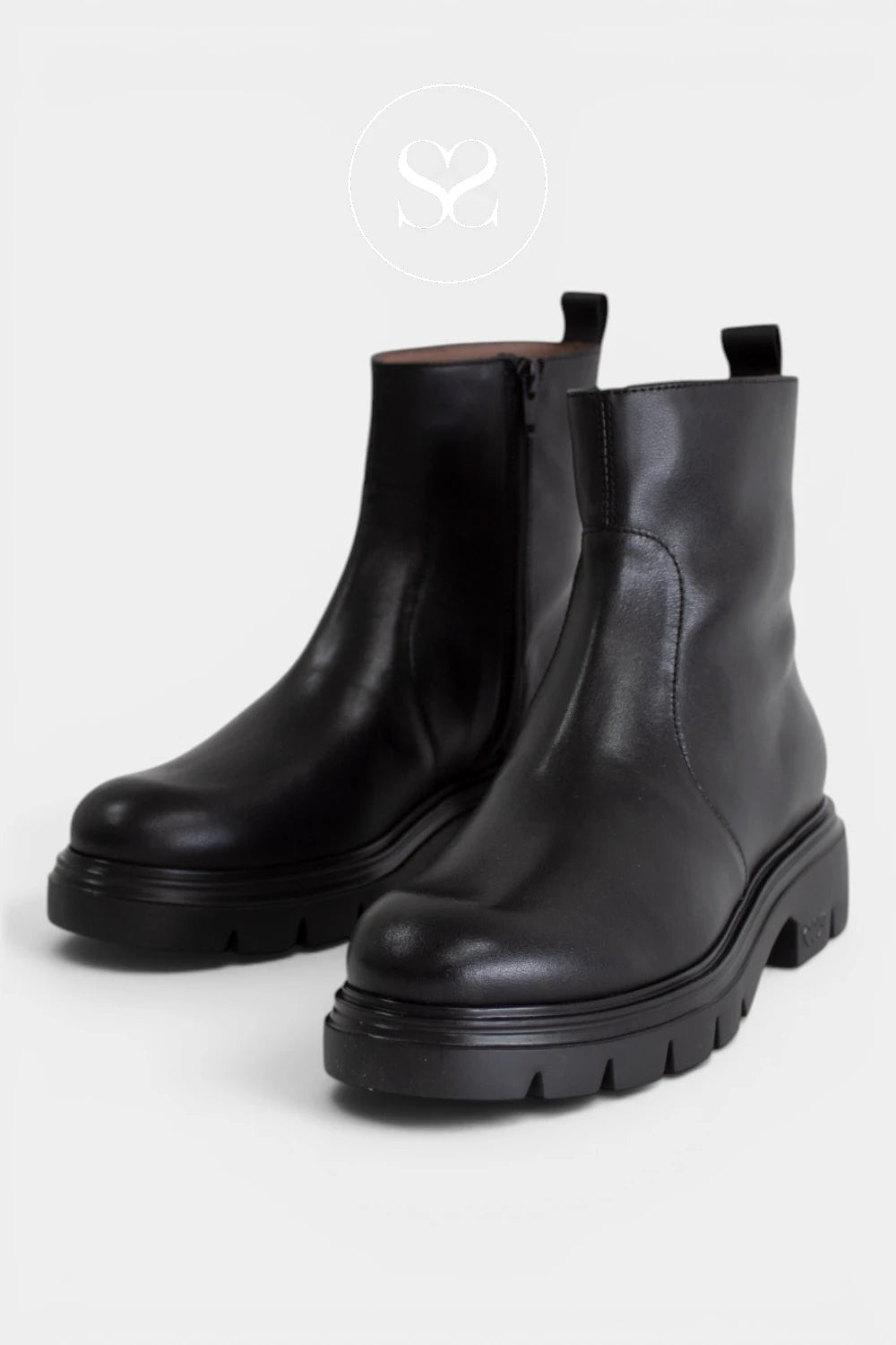 Women's chunky black leather boots for everyday from Wonders