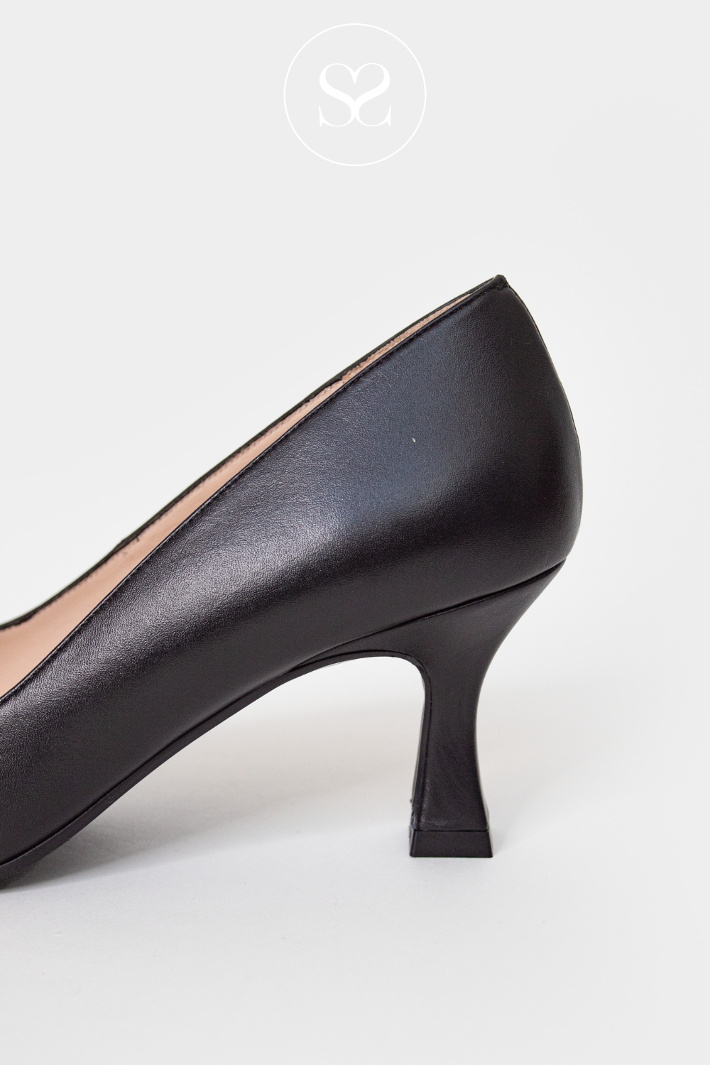 LODI JONA BLACK LEATHER LOW HEEL COURT SHOE WITH POINTED TOE AND SCULPTED HEEL