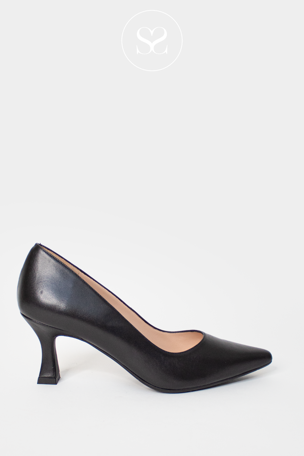 Close court footwear on sale