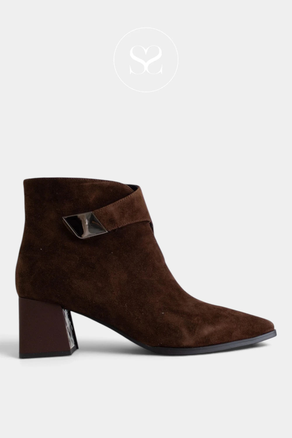 Loretta Vitale Brown Suede Block Heel Ankle Boots C96106