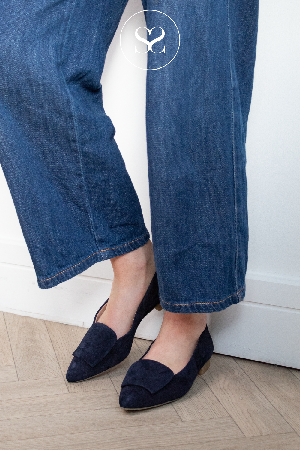 Paul Green navy suede pointed toe flat pumps. Workwear. Smart casual shoe with cushioned insole