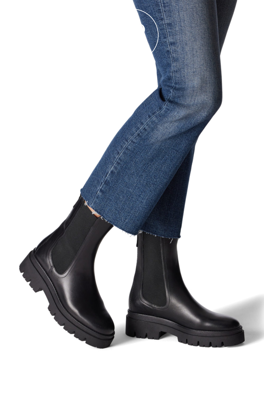Tamaris pull on boots with elasticated chelsea side. Chunky sole, round toe, black boots.