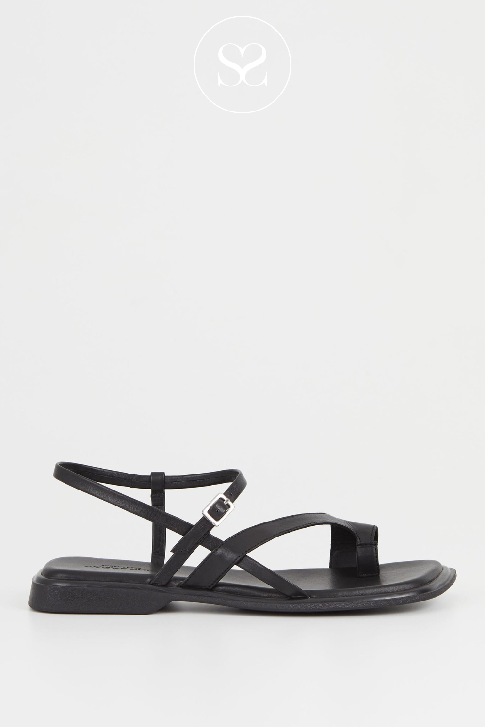 FLAT BLACK LEATHER SANDALS FROM VAGABOND - IZZY 001