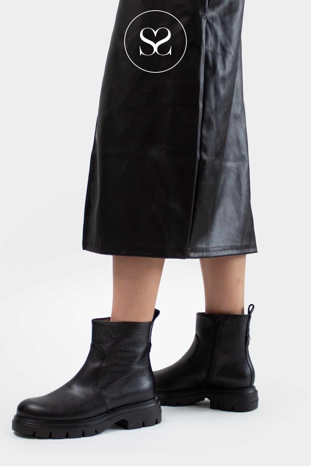 WONDERS BLACK WEDGE ANKLE BOOTS A-4305