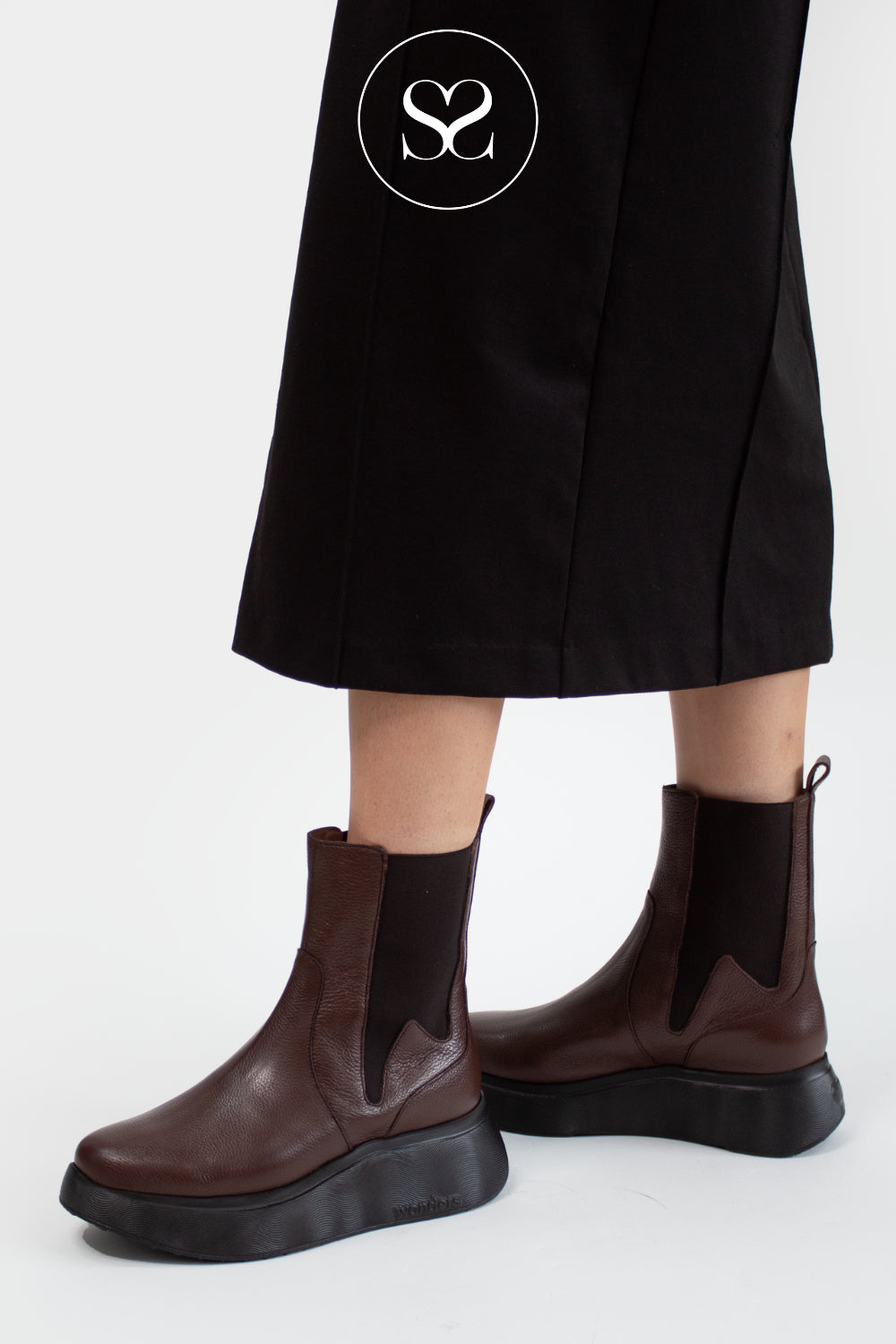 WONDERS BROWN WEDGE CHELSEA PULL ON ANKLE BOOTS A-3632