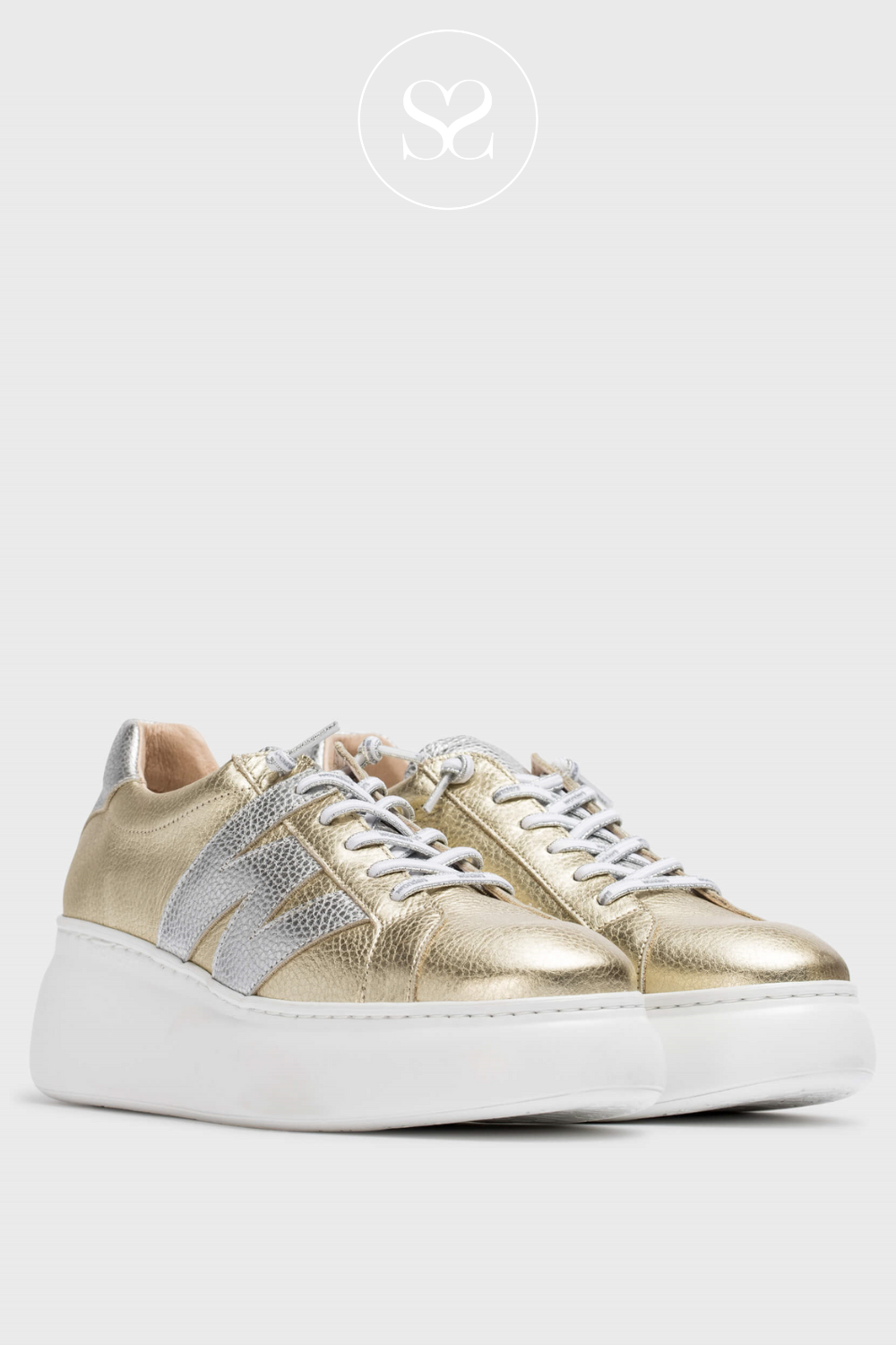 WONDERS A-2650 GOLD LEATHER FLATFORM TRAINERS WITH SILVER WONDERS BRANDING ON THE SIDE AND A WHITE SOLE