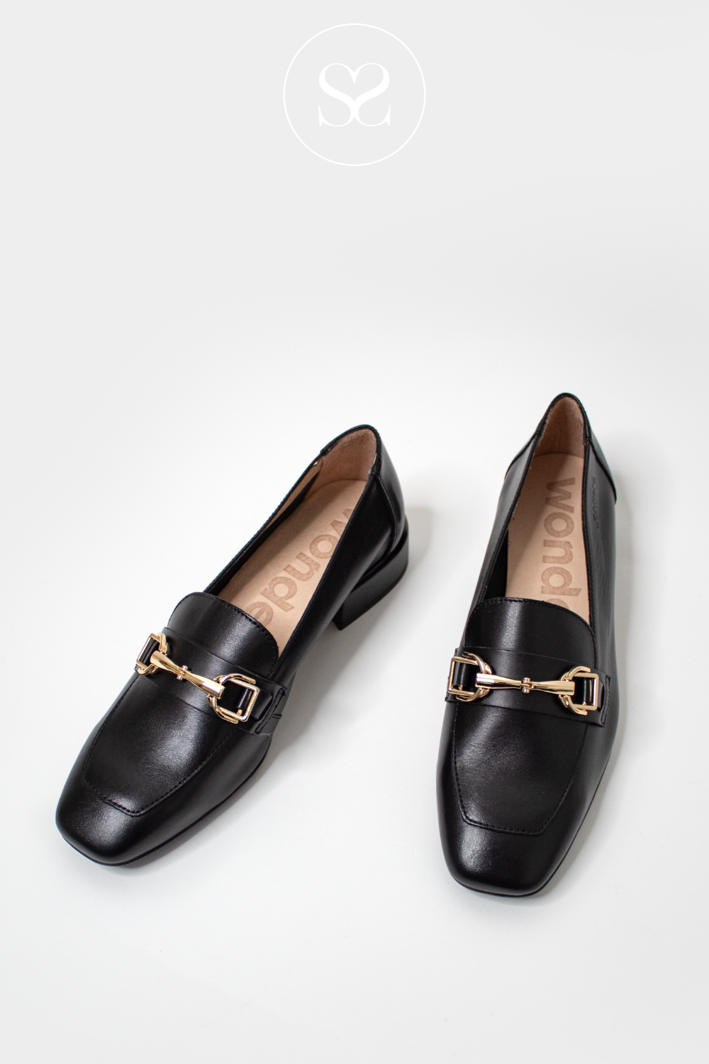WONDERS C-5030 BLACK LEATHER LOW HEEL LOAFERS WITH GOLD SMALL BUCKLE