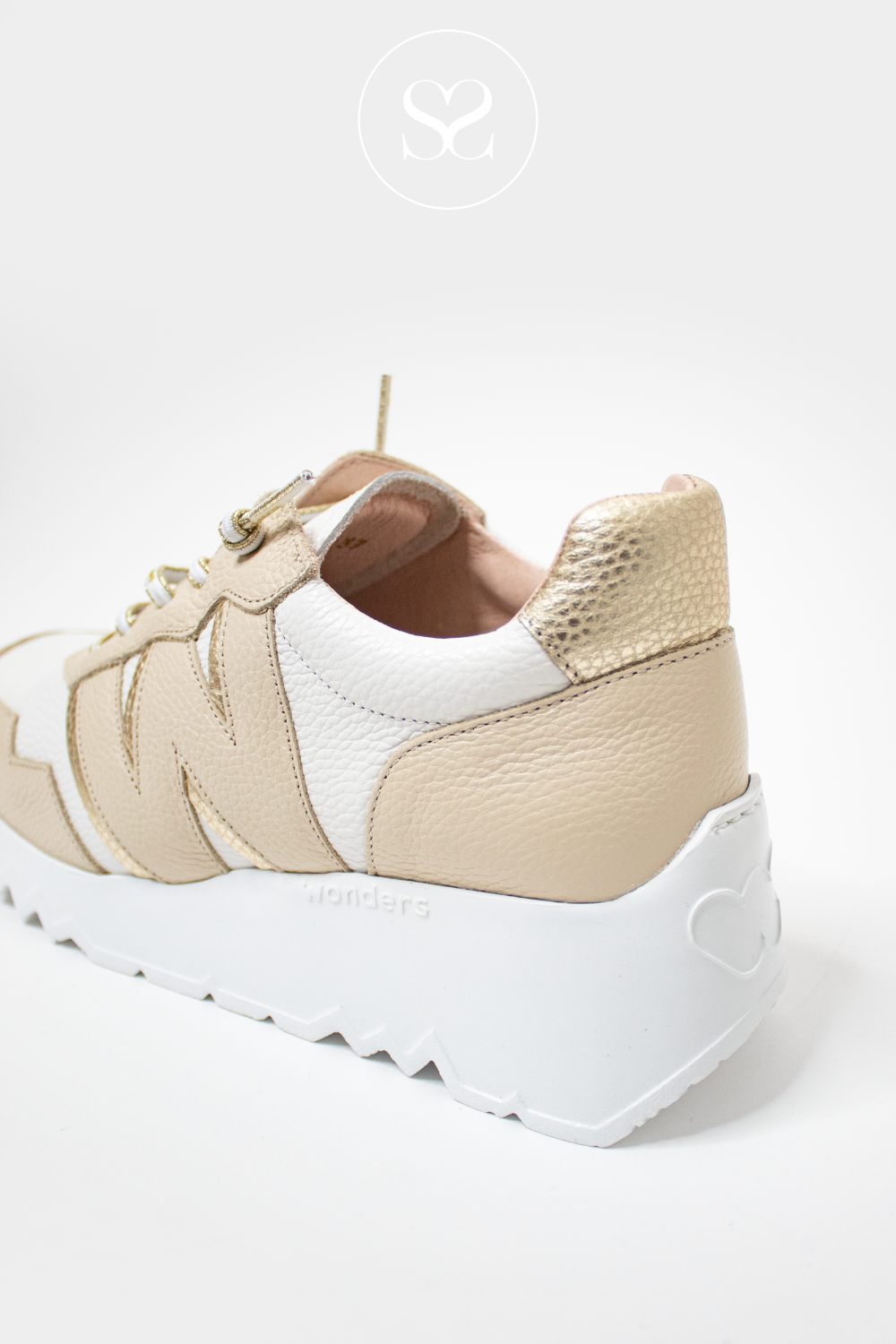 WONDERS E-6741 BEIGE WEDGE TRAINERS WITH ELASTICATED LACES AND WHITE ELEVATED SOLE