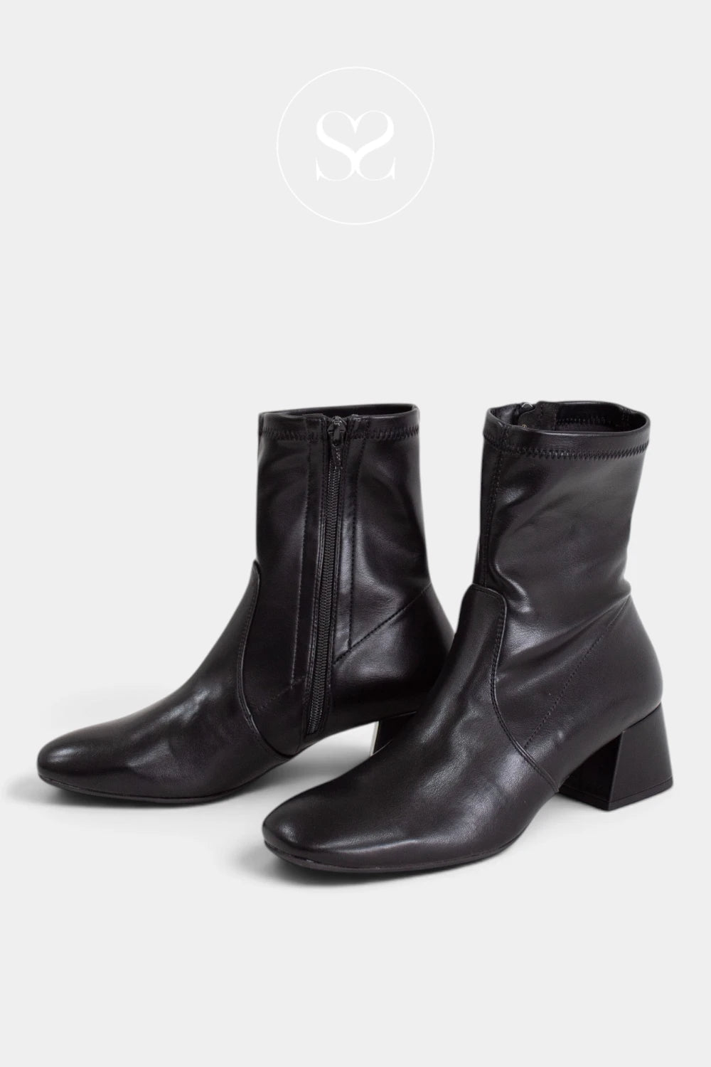 Wonders Black Round Toe Ankle Boot G-5530