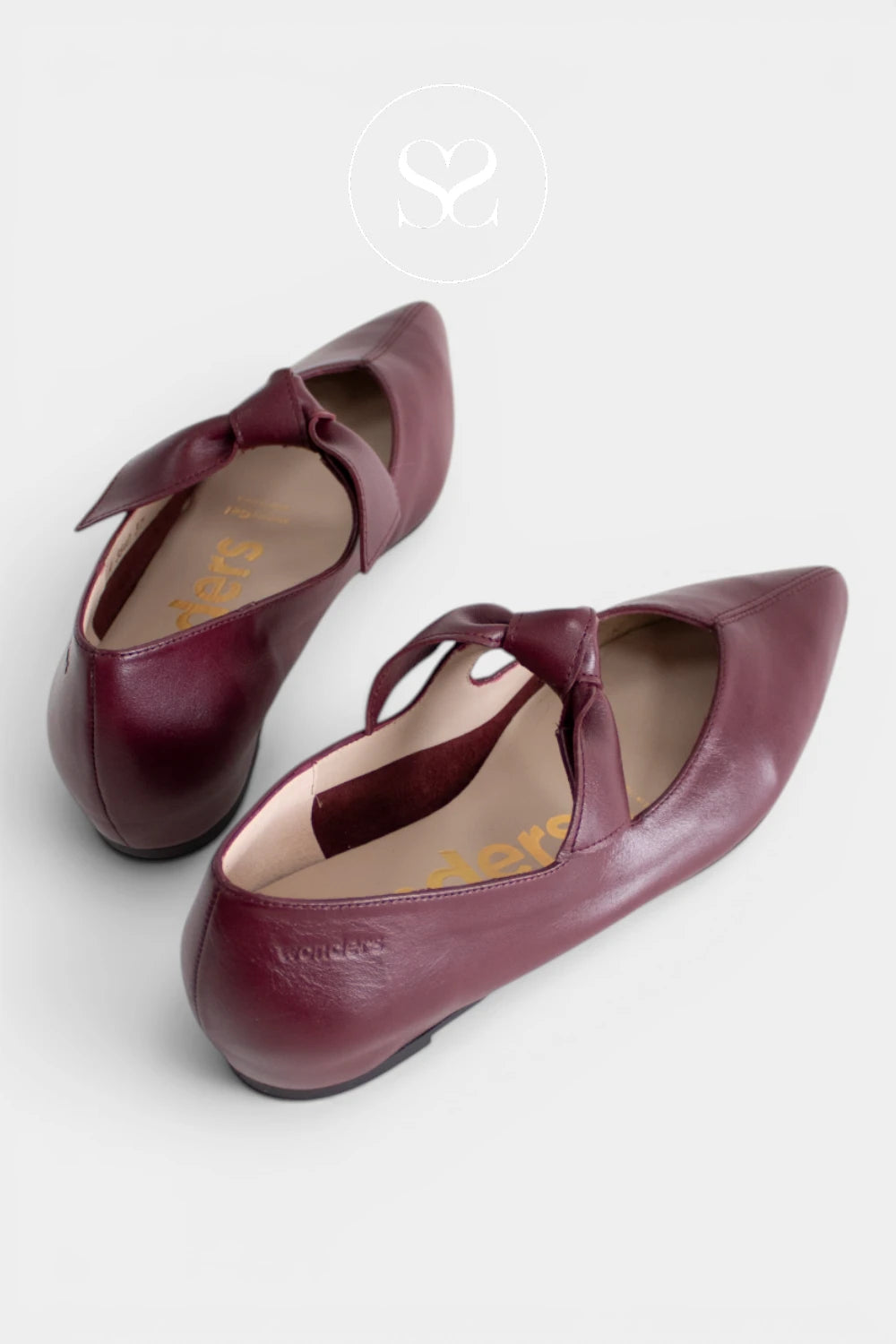 Wonders Burgundy Pointed Toe Pumps - A-3840