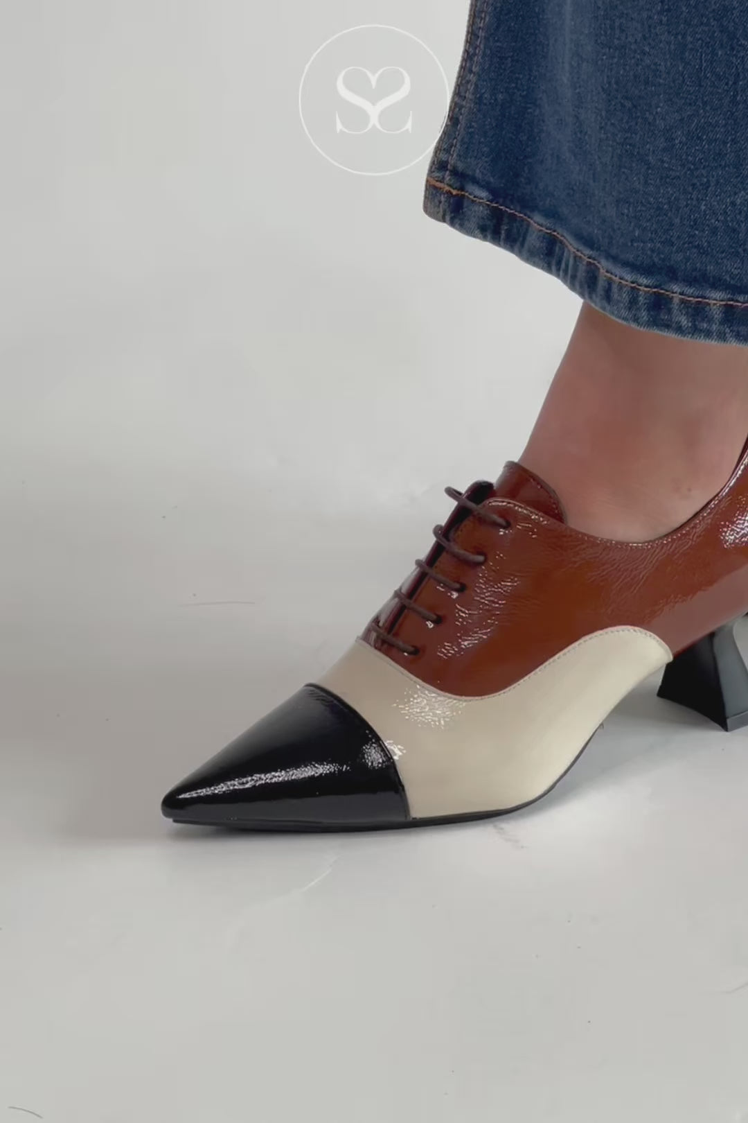 LODI BLACK/CREAM/TAN PATENT LACE UP SHOES KAL5576