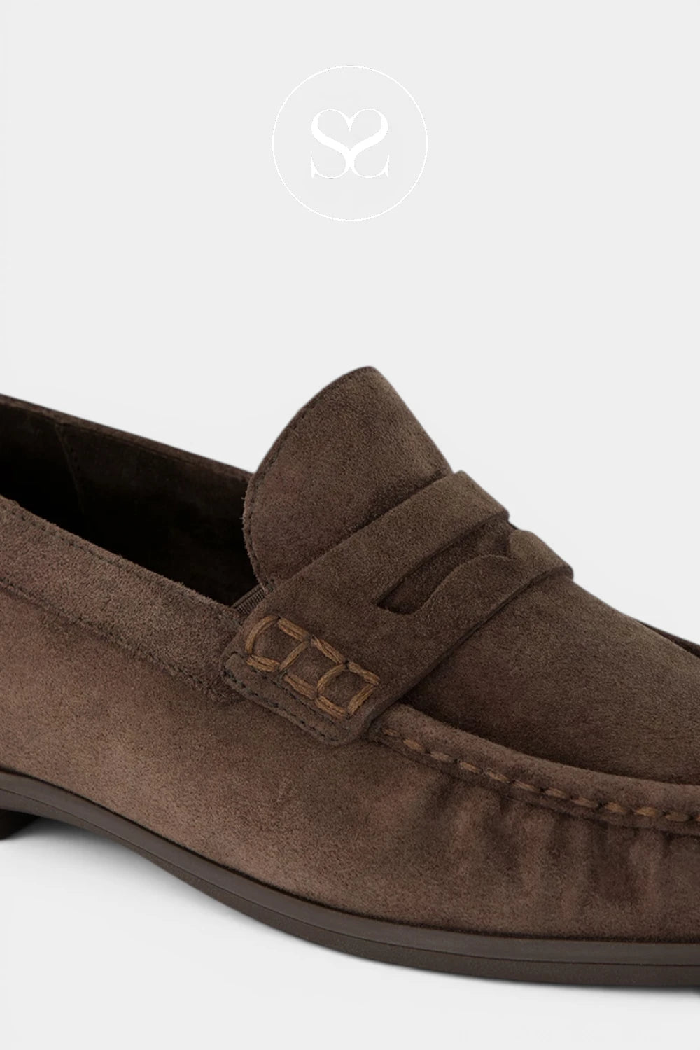 Paul Green
Classic penny loafer shape with a stitched front apron and traditional saddle strap across the vamp