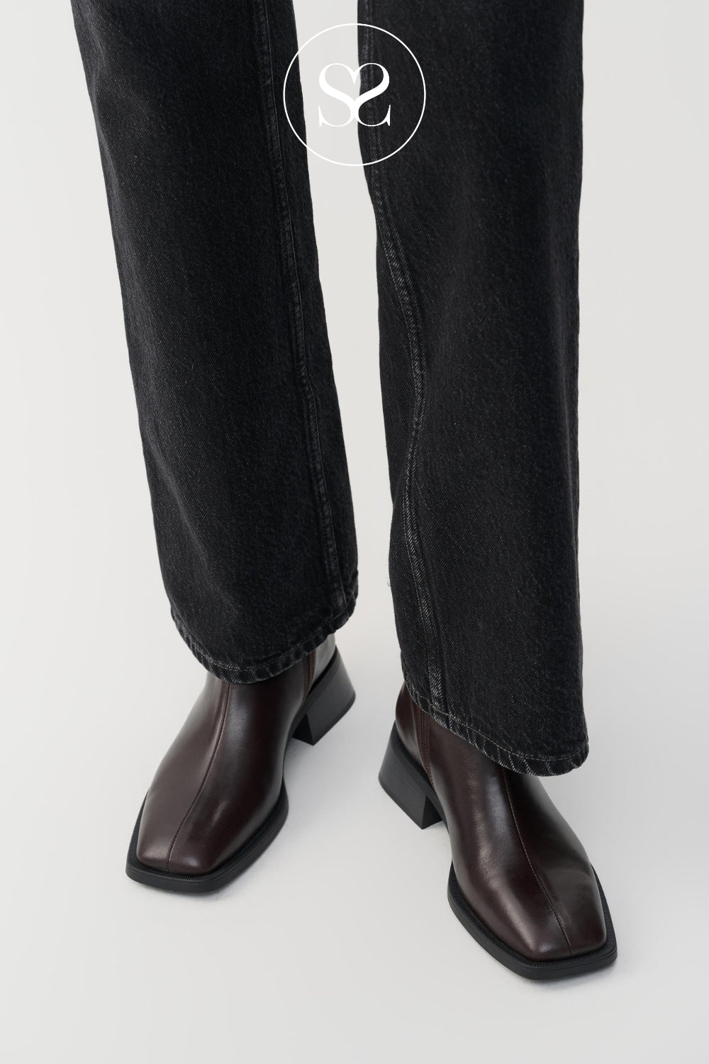woman wearing brown leather square toe boots from Vagabond - Blanca